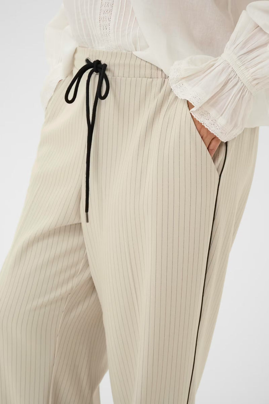 Broek, KAFFE CURVE