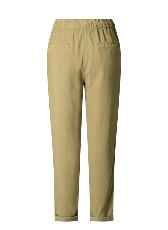 Broek, YEST CURVE